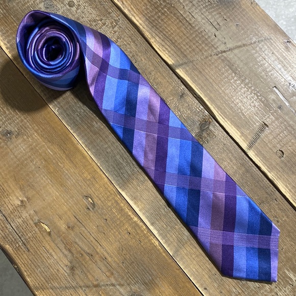 BCBG Attitude Tie - Picture 2 of 3